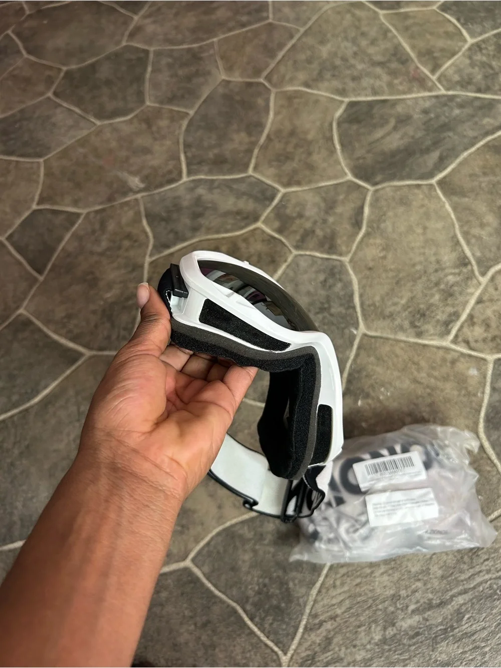 Universal White Smartphone VR Headset with Black Foam Cushion